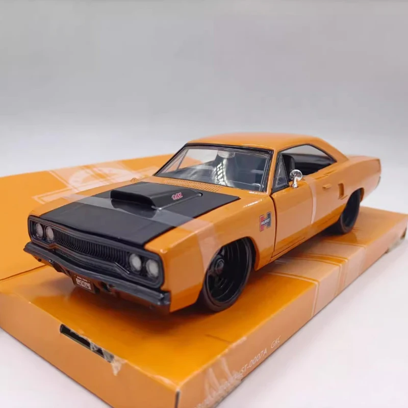 Jada 1:24 Plymouth/Supra/Eclip - огляд і ціна Model Kit Mustang