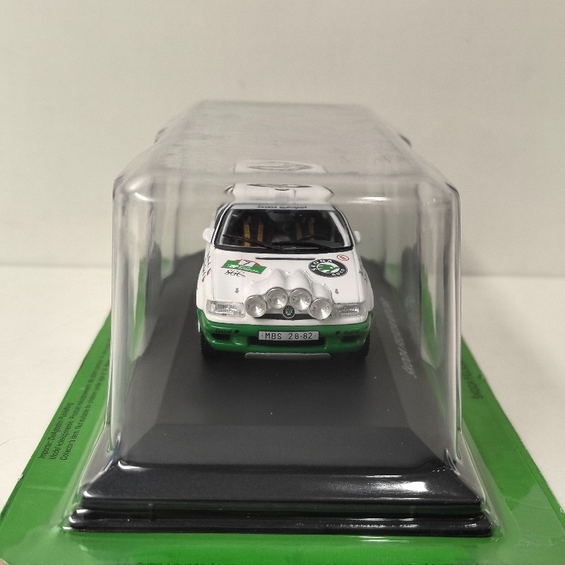 Diecast IXO 1:43 Scale SKODA F - огляд і ціна Model Kit Toy