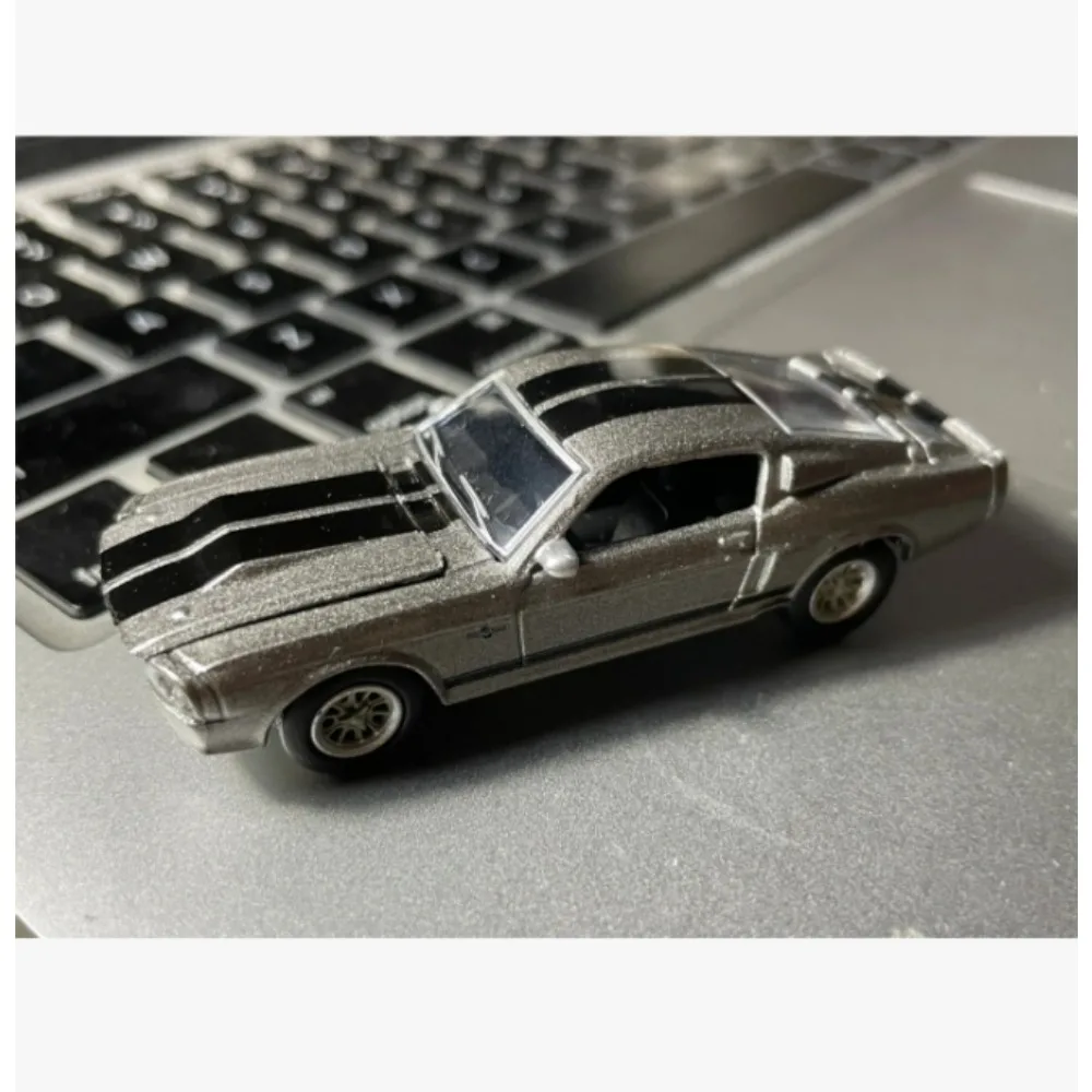 GreenLight 1:64 1967 Custom Fo - огляд і ціна Model Kit Mustang