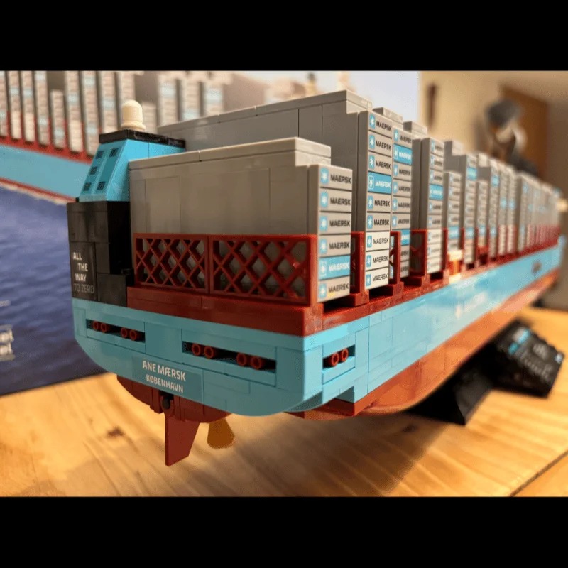 New 2026 Dual-Fuel Container V - огляд і ціна Model Kit Lucario